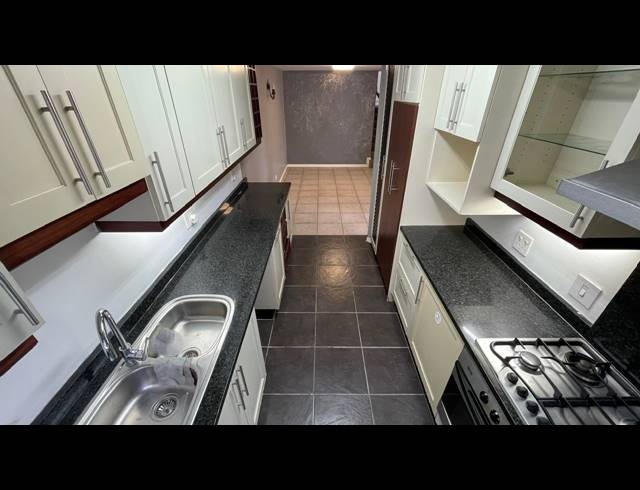 3 BEDROOM TOWNHOUSE FOR SALE IN ESSENWOOD